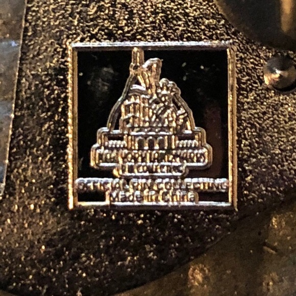 Vintage Y2K Statue of Liberty Holographic Enamel Pin - Picture 5 of 5